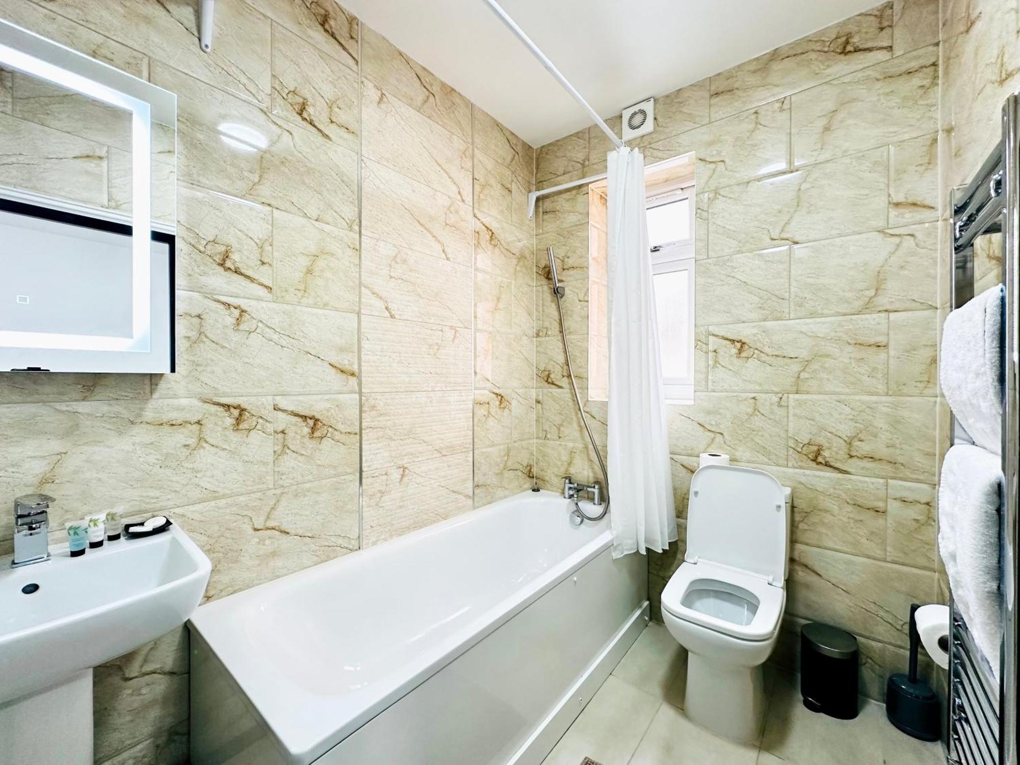Appartement In East Ham, *