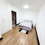 Apartment In East Ham, London